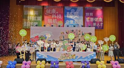 校園徵才近五千職缺鼓勵校友二度就業