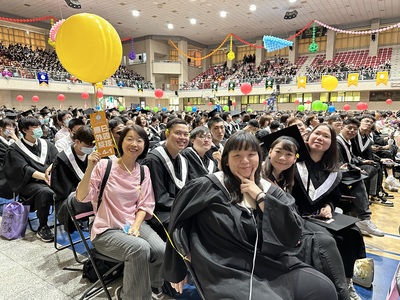 「鵬飛寰宇、圖遍九洲」111學年度畢業典禮圖片